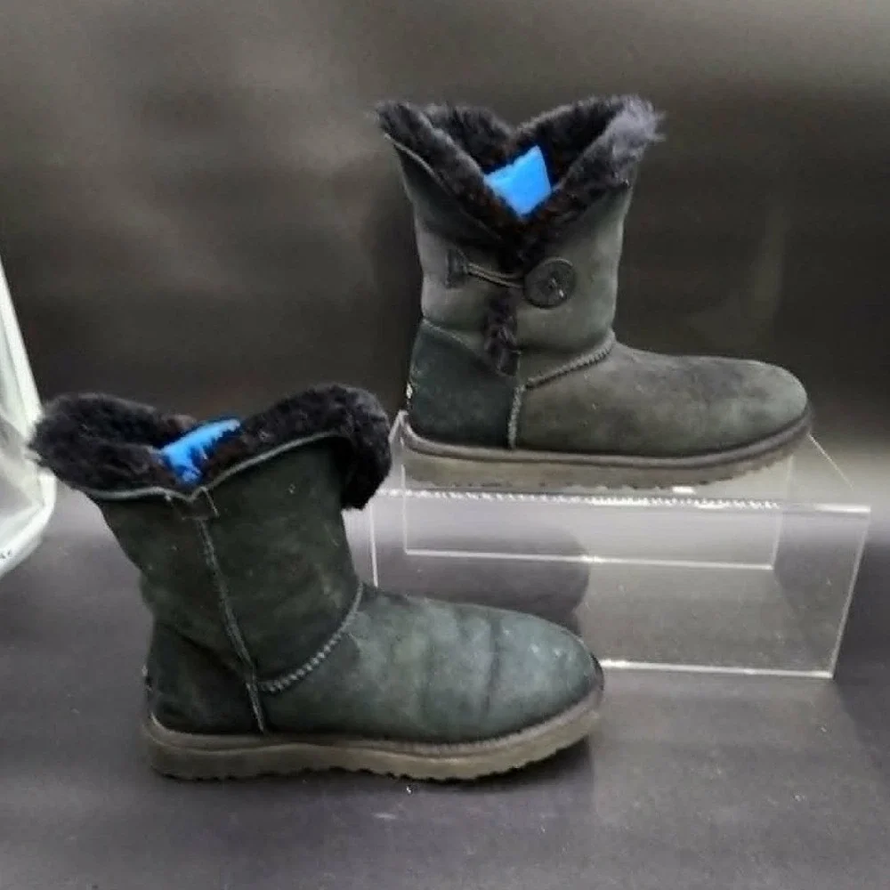 UGG Black Bailey Button‎ Women 7 Sheepskin Suede Winter Fur Boots Cozy Classic